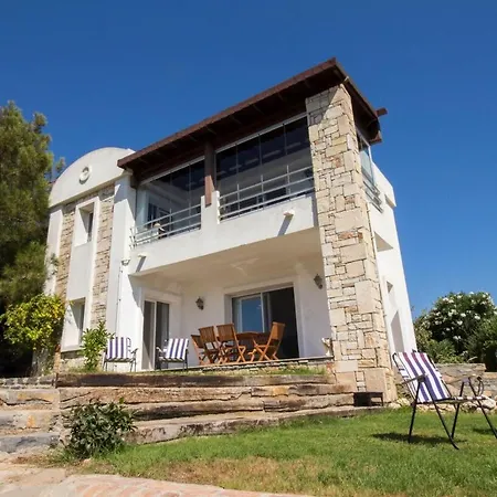 2 Bedroom House With A Fantastic View Of Gmlk شقة بودروم