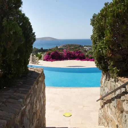 شقة 2 Bedroom House With A Fantastic View Of Gmlk *