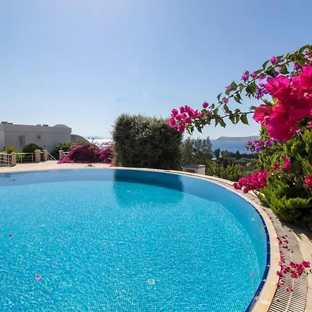 شقة 2 Bedroom House With A Fantastic View Of Gmlk
