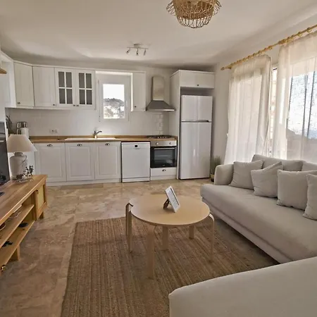 2 Bedroom House With A Fantastic View Of Gmlk بودروم