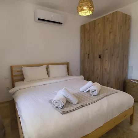 2 Bedroom House With A Fantastic View Of Gmlk شقة بودروم
