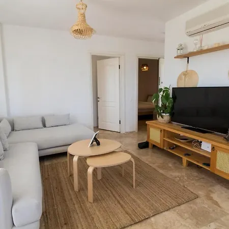 2 Bedroom House With A Fantastic View Of Gmlk *