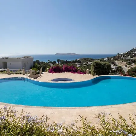 2 Bedroom House With A Fantastic View Of Gmlk בודרום