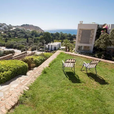 2 Bedroom House With A Fantastic View Of Gmlk *