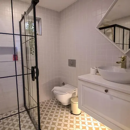 דירה 2 Bedroom House With A Fantastic View Of Gmlk